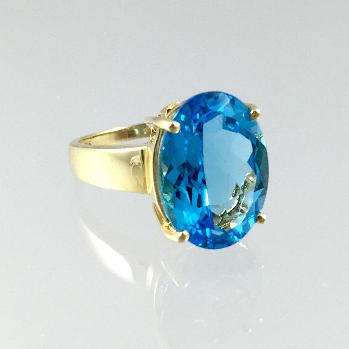 10K Gold Blue Topaz Ring - Vintage Yellow Gold 10 Carat Oval