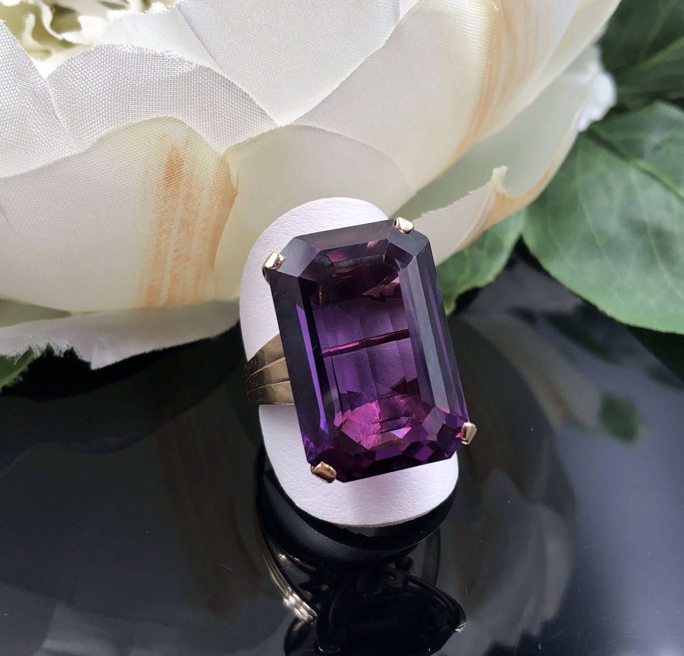 Statement deals alexandrite rings