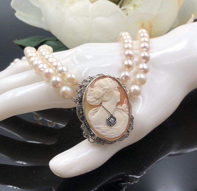 Cameo and store pearl necklace