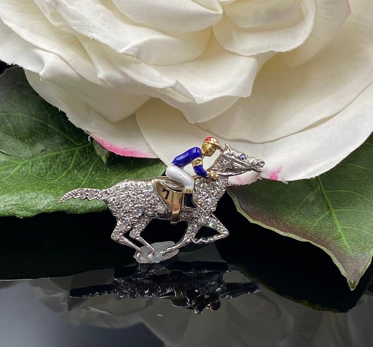 Ever Blossom Brooch, Yellow Gold, Onyx & Diamonds - Jewelry