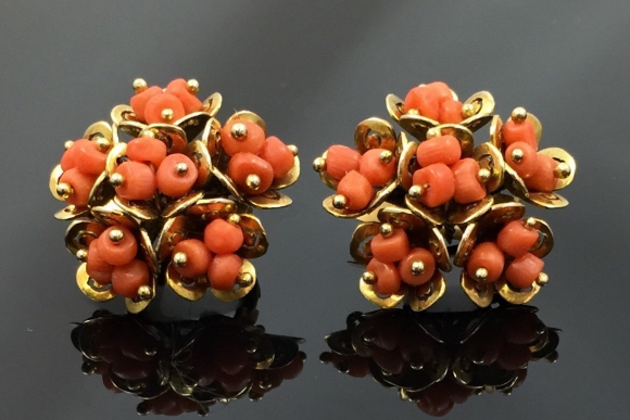 Coral Cluster Pierced Earrings - Vintage 40s Natural Coral Beads