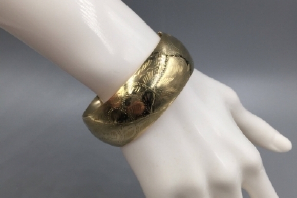Vintage 14k Gold Carved Hinged Bangle Bracelet - Element 79