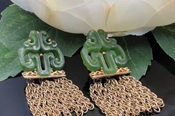 Asian Style Faux Jade Gold Fringe Clip On Earrings