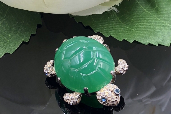 Carolee Green Turtle Pin