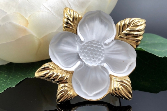 Monet Dogwood Flower Brooch Frosted Glass Flower