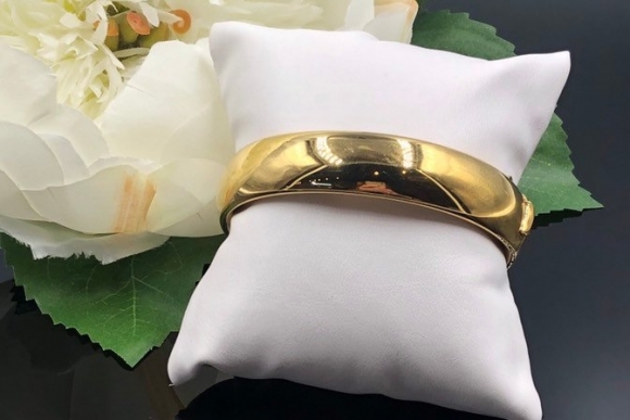 Vintage Wide Gold Hinged Bangle