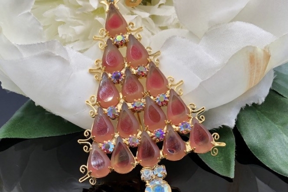 Pink Givre Rhinestone Christmas Tree Pin