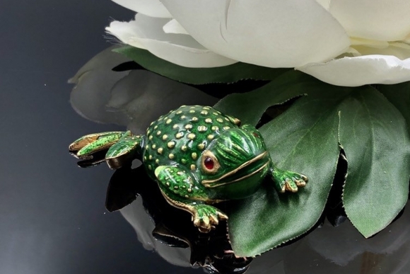 Erwin Pearl Green Enamel Frog Brooch