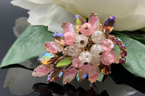 Pastel Pink Rhinestone Bead Cluster Leaf Brooch