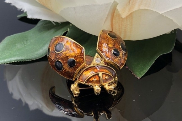 Trembler Lady Bug Brooch, En Tremblant Ladybug Pin