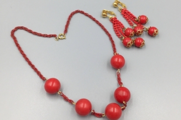 VP's Jewelry Big Bold Red Wooden Bead Jewelry Set