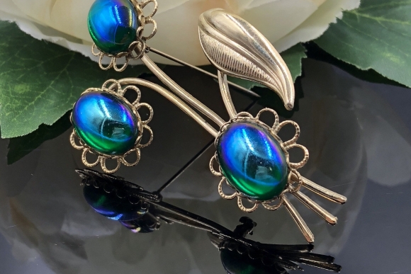 Vintage Iridescent Blue Cabochon Flower Spray Brooch, Heliotrope Glass Cabs