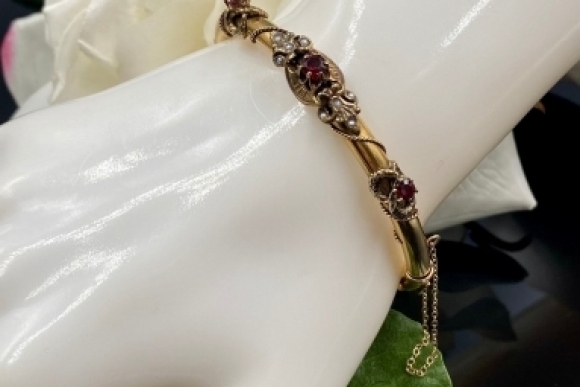 Vintage 14K Gold, Garnet, and Pearl Bracelet